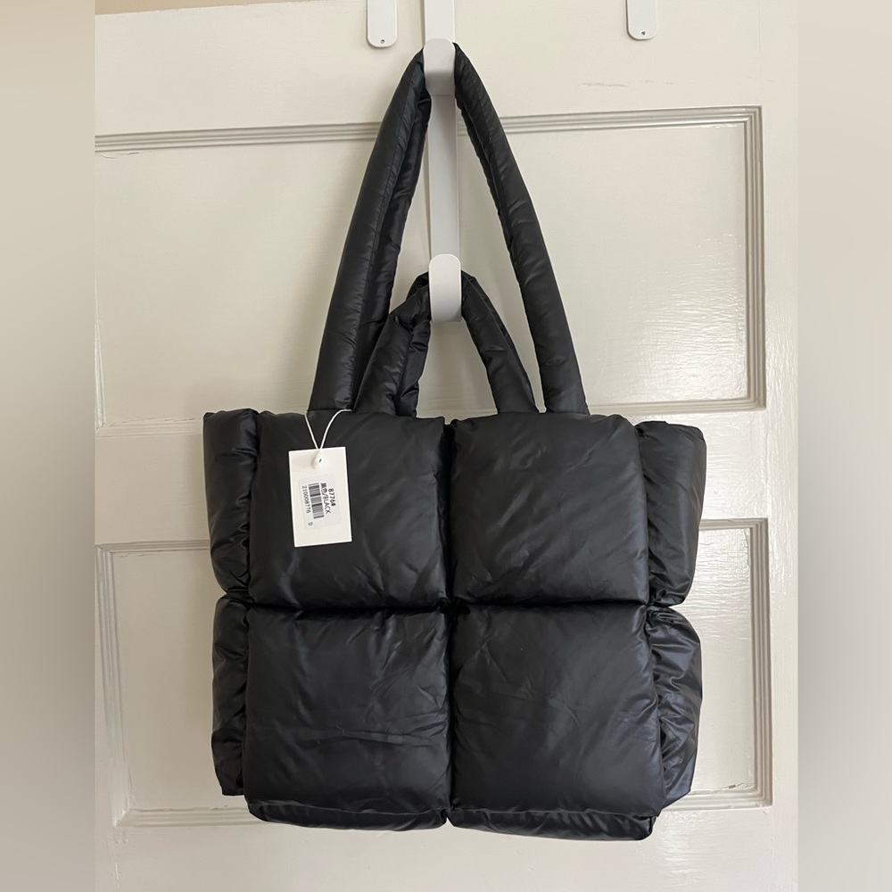 NWT - black quilted puffer purse - shoulder bag